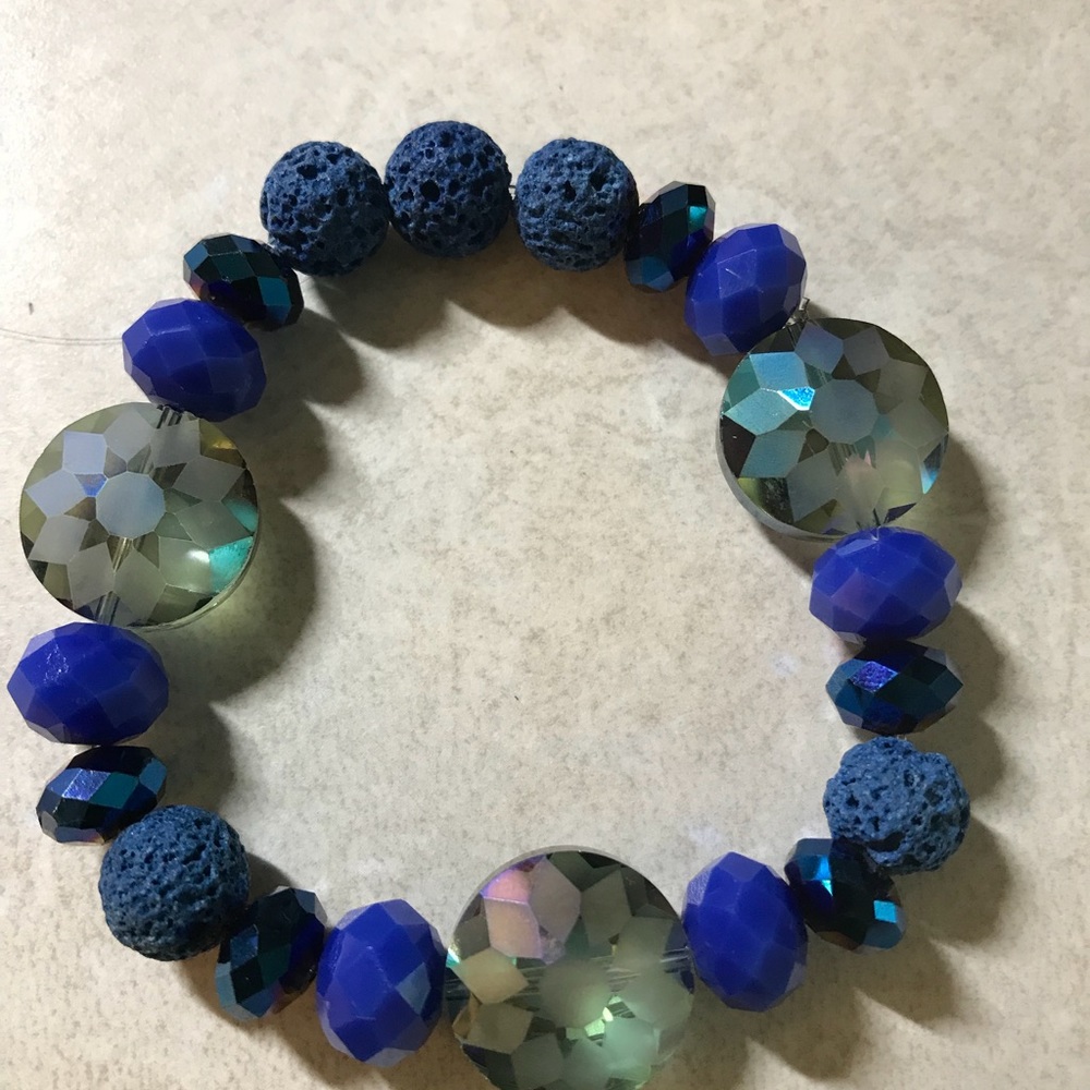 Diffuser bracelet for essential oils